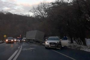 FOTO Accident pe DN1 – Hula Bradului. Trafic alternativ