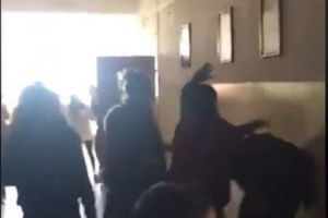 AREST LA DOMICILIU pentru MAMELE CARE AU BĂTUT UN COPIL în şcoală. Ce decizii a luat Inspectoratul Școlar Constanţa  