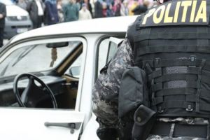 Majorări salariale între 5 şi 10 % pentru poliţişti, de la 1 februarie