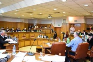 Una caldă şi una rece la şedinţa Consiliului Local Oneşti