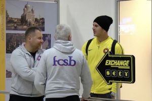 VIDEO – FCSB a aterizat la Sibiu direct din Spania. Rămân în oraş