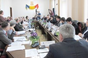 Războiul politic continuă în administraţie: Consiliul Local Bârlad, câmp de luptă între PSD şi PNL