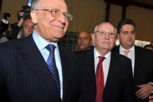 ALEȘII lui Gorbaciov. Cei doi NOMENCLATURIȘTI care ÎL SĂPAU pe CEAUȘESCU şi LEGĂTURILE lor cu MOSCOVA. Documente CIA