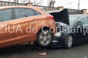 Accident rutier in Constanta, pe strada Salciilor. Doua masini au fost avariate