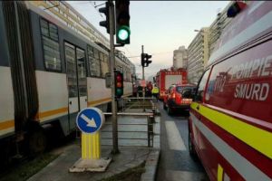ACCIDENT MORTAL în Bucureşti. O FEMEIE, PRINSĂ sub TRAMVAI. Circulaţie BLOCATĂ pe o ARTERĂ importantă