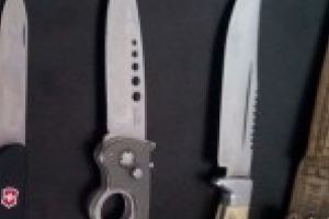 La un control de rutina, politistii braileni au gasit sapte cutite in cinci masini