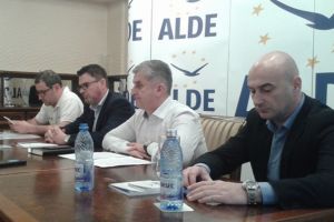 Doi medici arădeni s-au înscris în ALDE. Cine URMEAZĂ