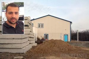 Fabrică între livezi: O fabrică de pavaje ridicată în buricul satului Chişirid a revoltat localnicii, care cer să fie demolată