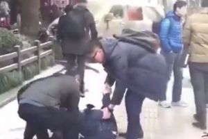 A intrat CU VITEZĂ într-un grup mare de PIETONI, după care A LUAT FOC! Victimele, în STARE GRAVĂ