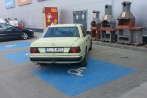 Cluj-Napoca: Amenzi de 4800 de lei pentru ocuparea parcările persoanelor cu dizabilităţi