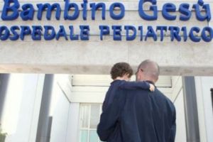 Tehnică REVOLUŢIONARĂ de mare SUCCES: LEUCEMIA tratată cu celule „reprogramate” genetic