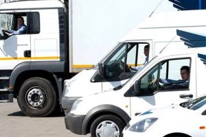 Fan Courier, acuzată că îşi bate joc de unele colete, pe care le livrează făcute praf