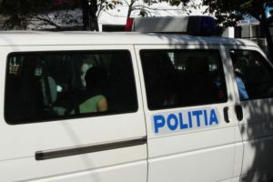 Doi tineri din Blaj, REȚINUȚI de poliţişti. Au furat ţigări şi produse alimentare dintr-un magazin din oraş