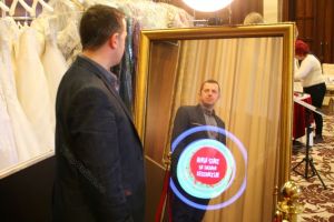 A ajuns şi la Bistriţa oglinda care transformă orice nuntă într-un eveniment magic (FOTO)