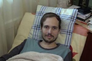 Tânărul albaiulian Adrian Vinţan, tot mai aproape de şansa lui la viaţă: ”Sunt copleşit de atenţia şi bunătatea pe care mi-aţi acordat-o. Am reuşit să strângem puţin peste 40.000 de euro”