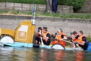 Concurs de barci trasnite, realizate din materiale reciclabile. Au inceput inscrierile