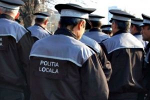 SCENE DE COȘMAR la Arad! Un poliţist a fost CĂLCAT de un şofer cu maşina, când a aflat că va fi amendat