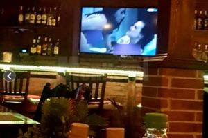 Porno, la meniul zilei: Film pentru adulţi, difuzat în mijlocul zilei într-un restaurant