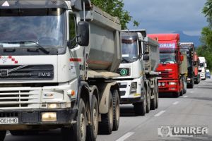 Transportatorii solicită Guvernului eliminarea supraaccizei la carburanţi, în caz contrar cresc tarifele