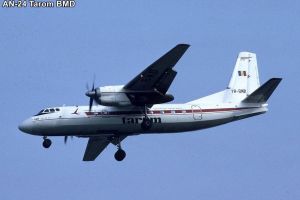 Avion prabusit peste aerogara (galerie foto) 