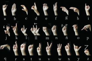 Limbajul semnelor ar putea deveni limbă oficială în România