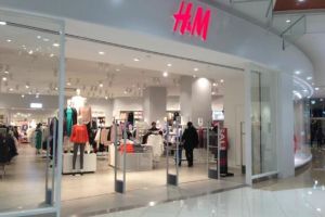 Veşti proaste pentru fanii H&M: Se închid 170 de magazine!