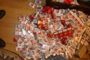 Depistat în timp ce intenţiona să sustragă ţigări dintr-un magazin