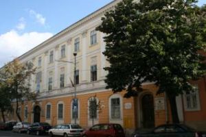 Fostul preşedinte al Asociaţiei Părinţilor de la liceul Bathory acuzat că a căpuşat peste 11.000 de euro din ”fondul şcolii”