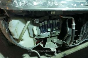 FOTO. Maşină confiscată în vama Halmeu. Șoferul a primit şi o amendă pentru trafic de ţigări