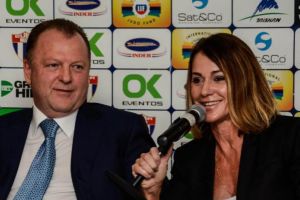 Nadia Comăneci îi felicită pe Irina şi Marius Vizer după naşterea fetiţei lor