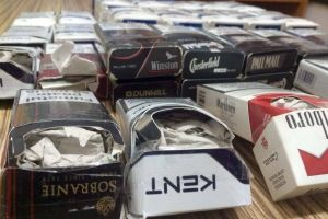 Nici contrabandiştii nu mai sunt ce erau odată. Pachete cu ţigări umplute cu ziare