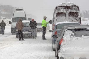 Cod galben de vânt şi viscol prelungit pentru 24 de judeţe
