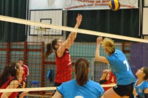 Eşecurile se ţin lanţ pentru voleibaliste