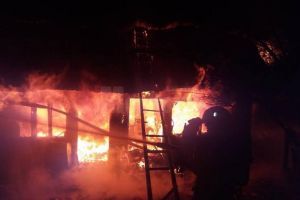 Bărbat de 58 de ani, găsit mort într-o locuinţă care a ars