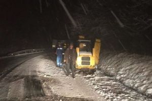 Turişti blocaţi la barajul de la Sătic, lângă Rucăr