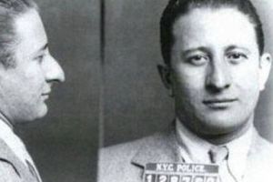 TEMUTA familie MAFIOTĂ GAMBINO ia partea lui TRUMP în scandalul MONUMENTAL din SUA. Agenţii FBI sunt doar nişte „NEVĂSTUICI” şi nişte „LAȘI”