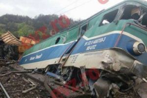 GRAV ACCIDENT FEROVIAR. Cel puţin DOI MORȚI şi peste 50 de RĂNIȚI
