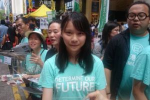 „SCOLĂRIȚA”  care A SPERIAT Partidul Comunist din CHINA. INAMICUL public nr.1 şi LUPTA pentru DEMOCRAȚIE în HONG KONG