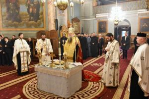 Arhiepiscopia Râmnicului a ajutat material 11.471 de persoane in anul 2017