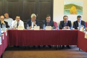 Nu s-a făcut nimic din cele decise la reuniunea de la Valea cu Peşti, din 2015. Ministrul de Finanţe, Eugen Teodorovici, era şi atunci ministru. Şi-o mai aminti ceva?