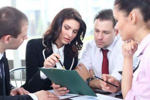 Premii de 50.000 de euro pentru elevi şi studenţi antreprenori în competiţii Junior Achievement