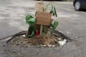 Tichie de margaritar / Primaria construieste un sens giratoriu de peste 100.000 de euro