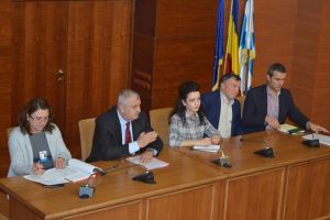 PRIMARUL DRĂGULIN FAŢĂ ÎN FAŢĂ  CU DIRECTORII DE ŞCOLI