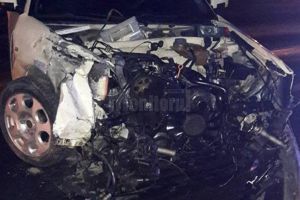 Două persoane au fost rănite, în urma coliziunii dintre două autoturisme