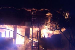 S-ar fi sinucis, dându-şi foc la casă, pentru că nu a mai primit băutură