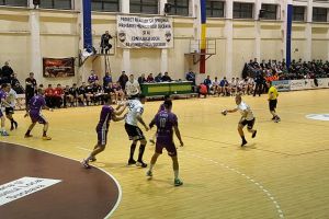 CSU pierde greu, pe final, duelul cu Timişoara