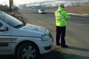 Poliţiştii au constatat 700 de infracţiuni, au reţinut 600 de permise de conducere şi au dat amenzi de 2,9 milioane de lei, într-o singură zi
