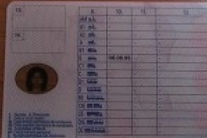 Tanar de 19 ani depistat cu permisul de conducere retinut