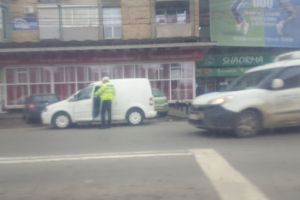 Actiune-fulger a politistilor de la Rutiera in fata shaormeriilor din centru