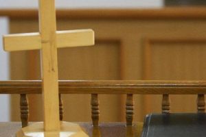 Tânăr căutat pentru viol, prins de poliţişti